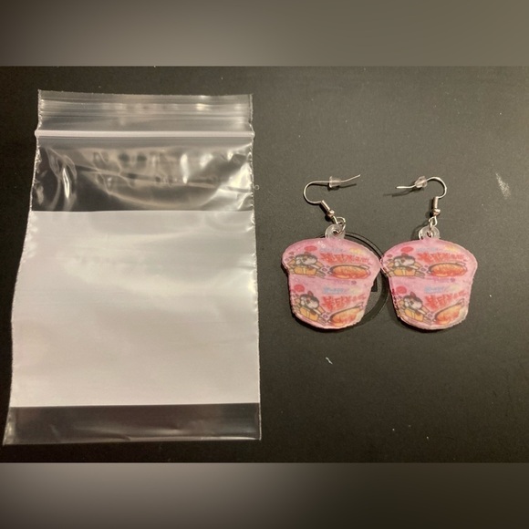 4/$25 Ramen dangle earrings.NWOT. Super cute for that ramen noodle Fan! - Picture 2 of 3